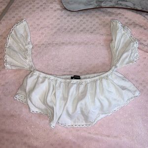 White crop top with scrunch sleeves